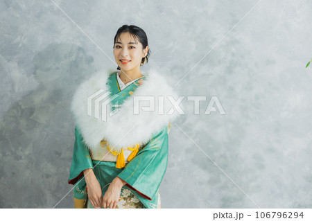 振袖の女性 振袖の女性 106796294