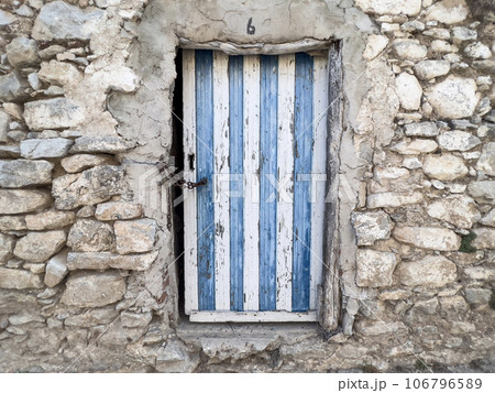 old wooden door of stone village house or home old wooden door of stone village house or home 106796589