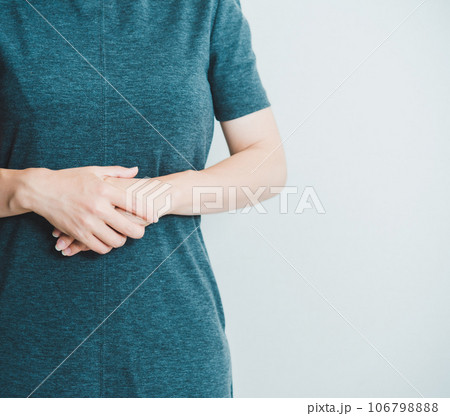 かしこまる女性 かしこまる女性 106798888