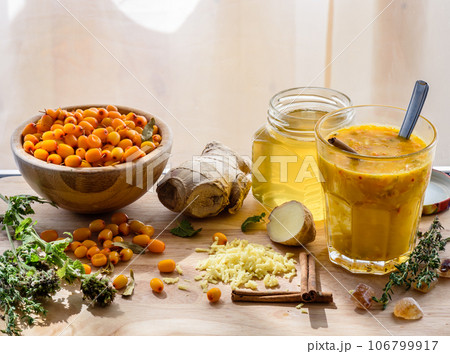 Drug cocktail of herbs, berries and honey 106799917