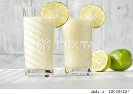 Glasses of brazilian lemonade 106800824