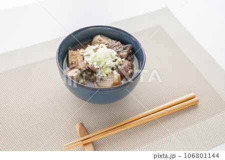 居酒屋定番メニューモツ煮込み 106801144