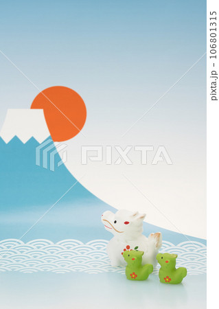 辰年 年賀素材 辰の親子と富士山の初日の出 辰年 年賀素材 辰の親子と富士山の初日の出 106801315