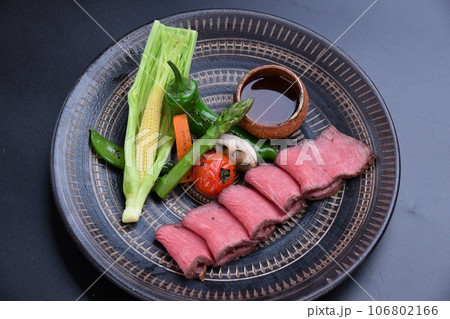 ローストビーフ 温野菜添え ローストビーフ 温野菜添え 106802166