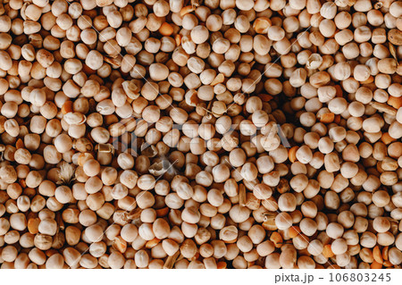 Background of uncooked dry peas top view 106803245