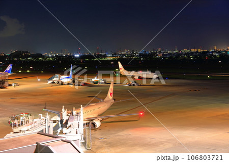 【大阪府】大阪国際空港の夜景（伊丹空港） 106803721