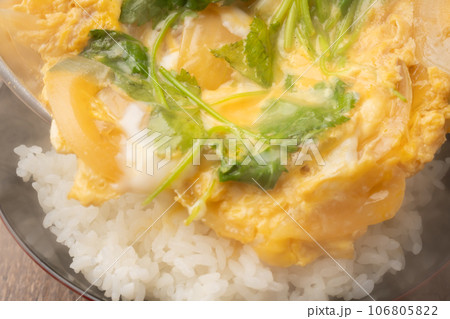 玉子丼 調理中 玉子丼 調理中 106805822