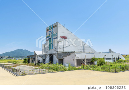 岩手県陸前高田市　東日本大震災の震災遺構　タピック45（旧道の駅高田松原）　 106806228