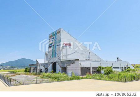 岩手県陸前高田市　東日本大震災の震災遺構　タピック45（旧道の駅高田松原）　 106806232