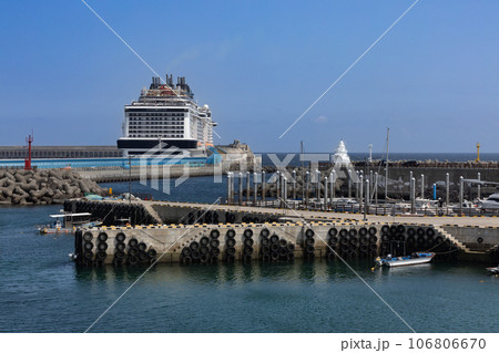 韓国済州島　西帰浦江汀クルーズ港 106806670