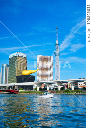 隅田川テラスから観る東京スカイツリーと吾妻橋の風景 隅田川テラスから観る東京スカイツリーと吾妻橋の風景 106806851