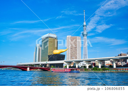 隅田川テラスから観る東京スカイツリーと吾妻橋の風景 隅田川テラスから観る東京スカイツリーと吾妻橋の風景 106806855