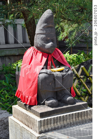 日枝神社（山王日枝神社）の狛猿（東京都千代田区永田町） 106807053