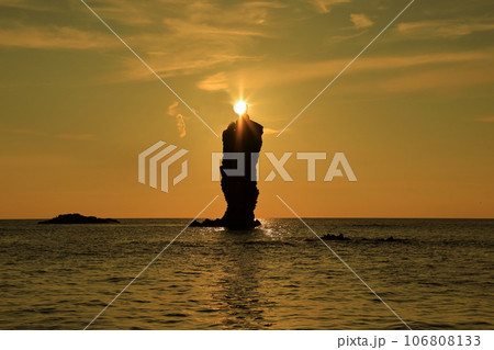 隠岐の島 ローソク島夕景 隠岐の島 ローソク島夕景 106808133