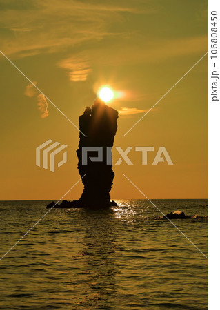 隠岐の島 ローソク島夕景 隠岐の島 ローソク島夕景 106808450