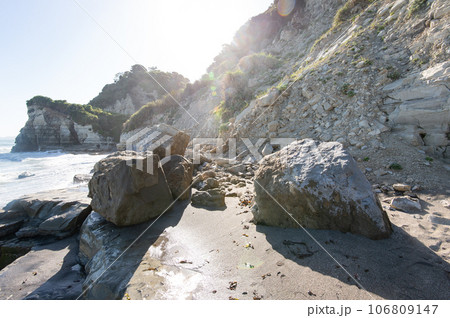 崩れ落ちた岩壁 106809147