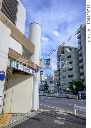 赤羽岩淵駅前の交差点と街並 東京都北区 赤羽岩淵駅前の交差点と街並 東京都北区 106809711