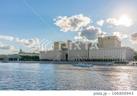 View of the Ministry of Defence of Russian Federation, and Moscow river embakment with cruise ships at sunset. 106809943