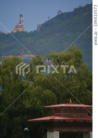 幸せの国ブータン 山の上の大仏像（Thimphu, Bhutan） 106810573