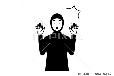 驚いて手を上げるイスラムの女性 106810843