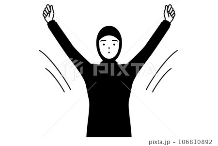 ラジオ体操をするイスラムの女性 106810892