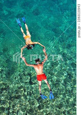 Romantic couple snorkeling. Above view 106810943