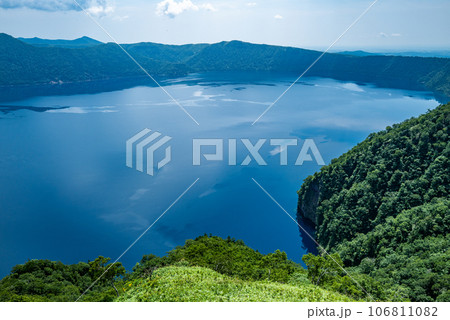 日本一の透明度を誇る摩周湖 106811082