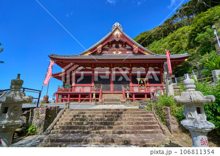 千葉県館山市の那古寺(なごじ)の観音堂を仁王門側から見る 106811354