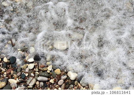 Sea waves approaching pebble stones Sea waves approaching pebble stones 106811641