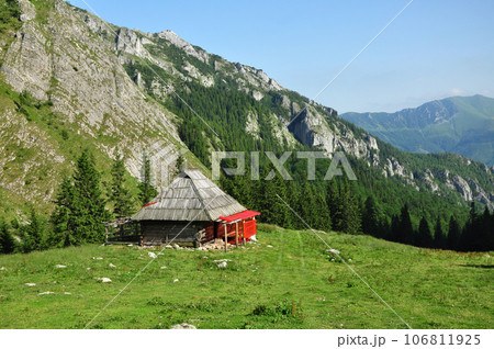 Mountain hut 106811925