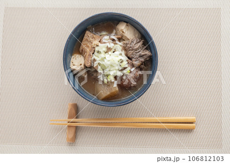 居酒屋定番メニューモツ煮込み 106812103