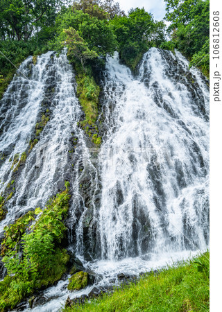 知床半島 オシンコシンの滝 知床半島 オシンコシンの滝 106812608