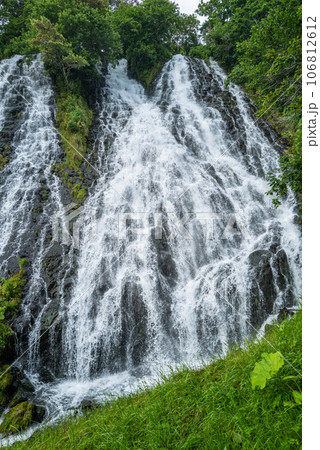 知床半島　オシンコシンの滝 106812612