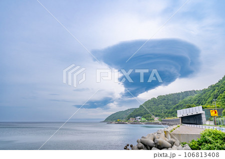 吊るし雲　レンズ雲　利尻ファンタスティックロード 106813408