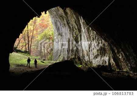 Cave entrance 106813783