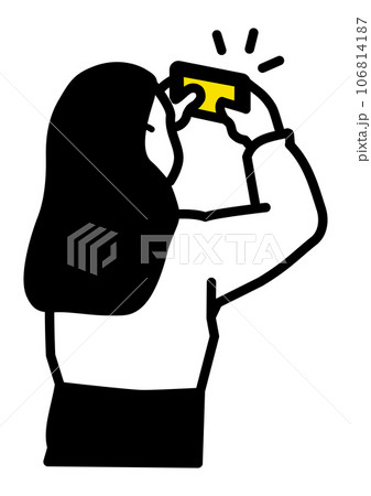 スマートフォンで撮影する人のイラスト　ノーマルver 106814187