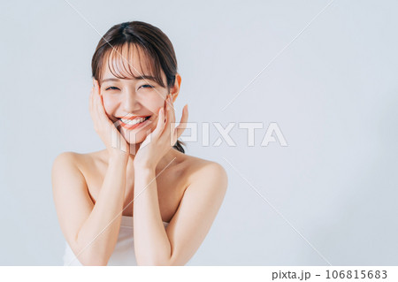 笑顔の若い女性のビューティーイメージ 笑顔の若い女性のビューティーイメージ 106815683