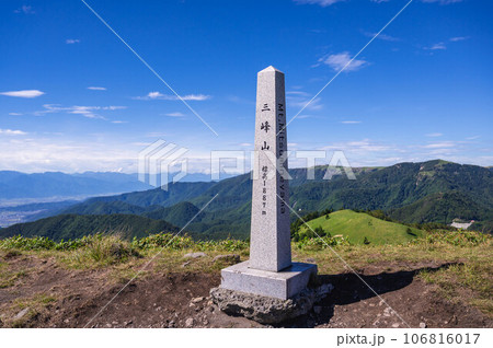 三峰山頂上からの山岳風景 三峰山頂上からの山岳風景 106816017