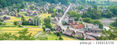 「「岐阜県」白川郷集落を展望台から一望する 「「岐阜県」白川郷集落を展望台から一望する 106816356
