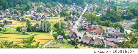 「「岐阜県」白川郷集落を展望台から一望する 「「岐阜県」白川郷集落を展望台から一望する 106816357