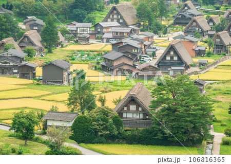 「「岐阜県」白川郷集落を展望台から一望する 「「岐阜県」白川郷集落を展望台から一望する 106816365