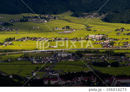 《新潟県》夏の南魚沼の田園風景・魚沼スカイラインの眺望 《新潟県》夏の南魚沼の田園風景・魚沼スカイラインの眺望 106818273