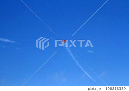 青空に大凧が舞っている 青空に大凧が舞っている 106818320