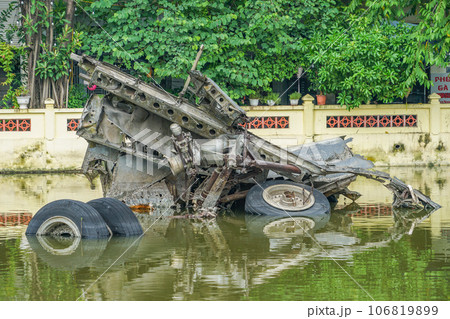 Lake Ho huu tiepのB-52の残骸 Lake Ho huu tiepのB-52の残骸 106819899