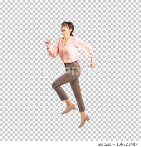 PNG跳躍的中年婦女背景透明摳圖 106821487
