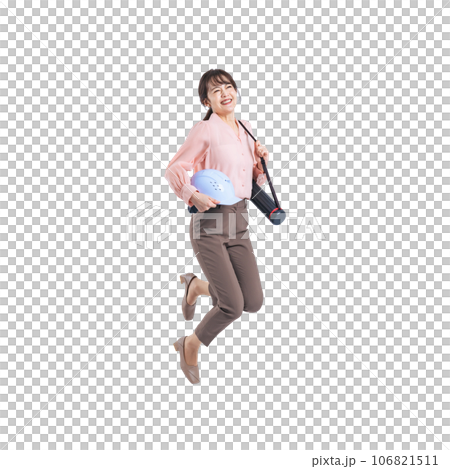 PNG戴著頭盔跳躍的中年婦女背景透明切口 106821511