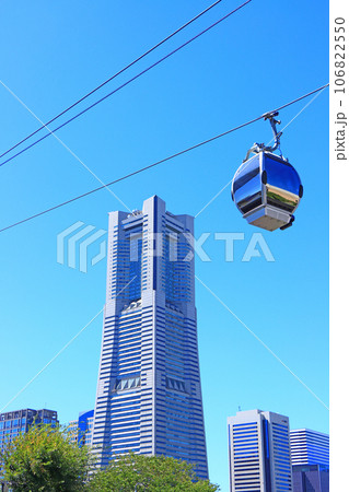 横浜市、横浜ランドマークタワーとYOKOHAMA AIR CABINの風景 106822550