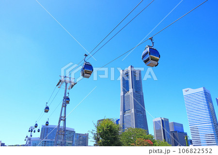 横浜市、横浜ランドマークタワーとYOKOHAMA AIR CABINの風景 横浜市、横浜ランドマークタワーとYOKOHAMA AIR CABINの風景 106822552