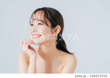 若い女性のビューティーイメージ 106823458