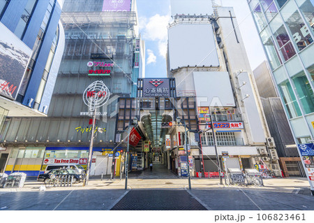 大阪ミナミ　心斎橋筋商店街　早朝　夏 106823461